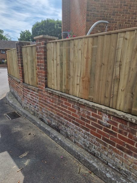 Closeboard between piers